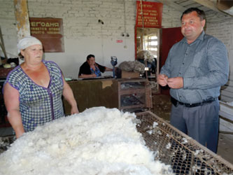 Председатель Олег Стрельцов и классировщица Татьяна Пономарева