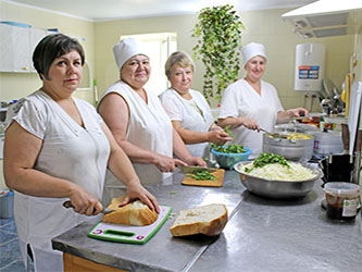 Повара УТК №1 и УТК №3: Наталья Глущенко, Елена Михайлусь, Светлана Косиченко, Марина Клочкова